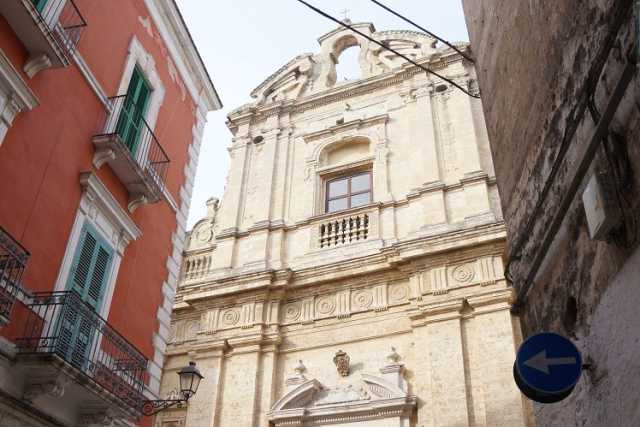 Bari, Santa Teresa dei Maschi: quel tempio barocco prima salvato e poi trasformato